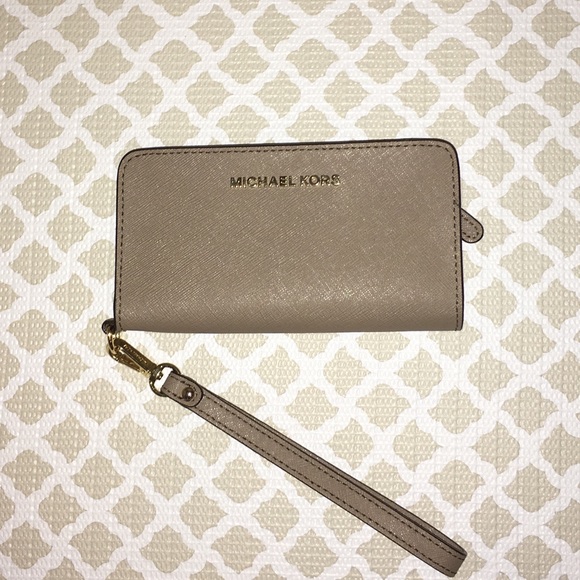 MICHAEL Michael Kors Handbags - Michael Kors wrist wallet/ phone case